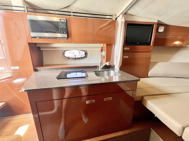 Slide: The Image of Sea Ray 310 SunDancer 2012 - 9