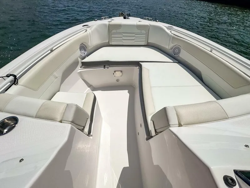 Slide: The Image of Edgewater 262CX 2025 - 16