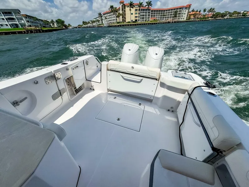 Slide: The Image of Edgewater 262CX 2025 - 19