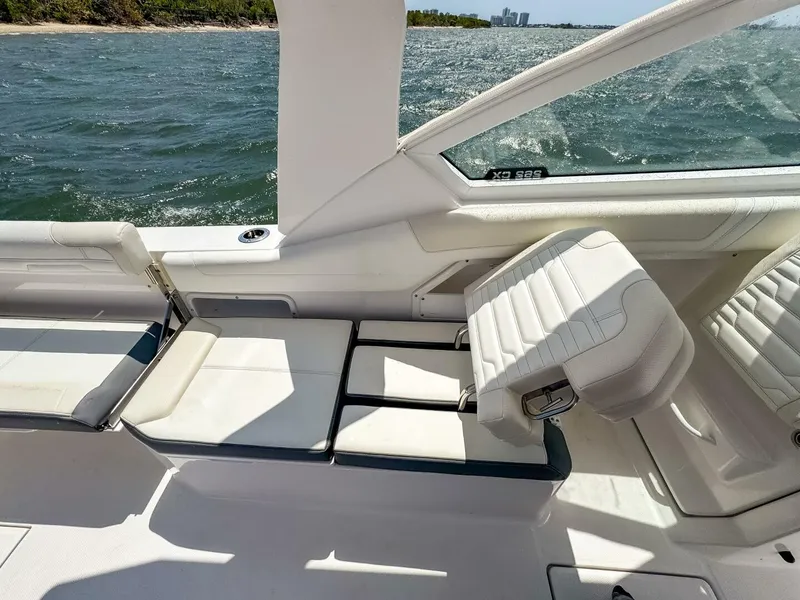 Slide: The Image of Edgewater 262CX 2025 - 23