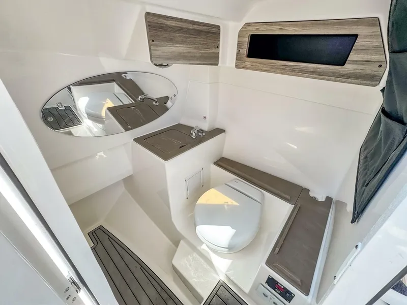Slide: The Image of Edgewater 262CX 2025 - 28