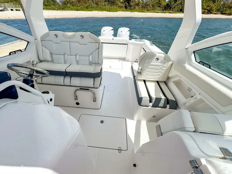 Slide: The Image of Edgewater 262CX 2025 - 8