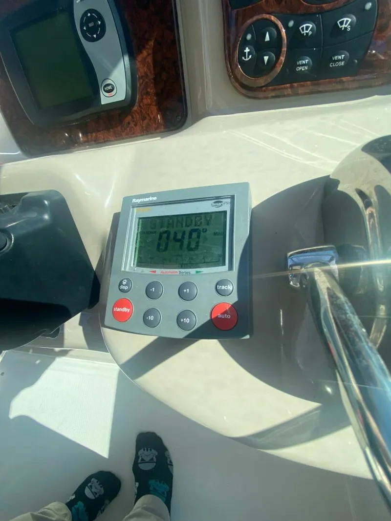 Slide: The Image of Sea Ray 340 Sundancer 2003 - 22