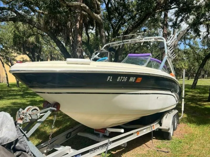 The Image of Sea Ray 220 Bow Rider 2003 - 0
