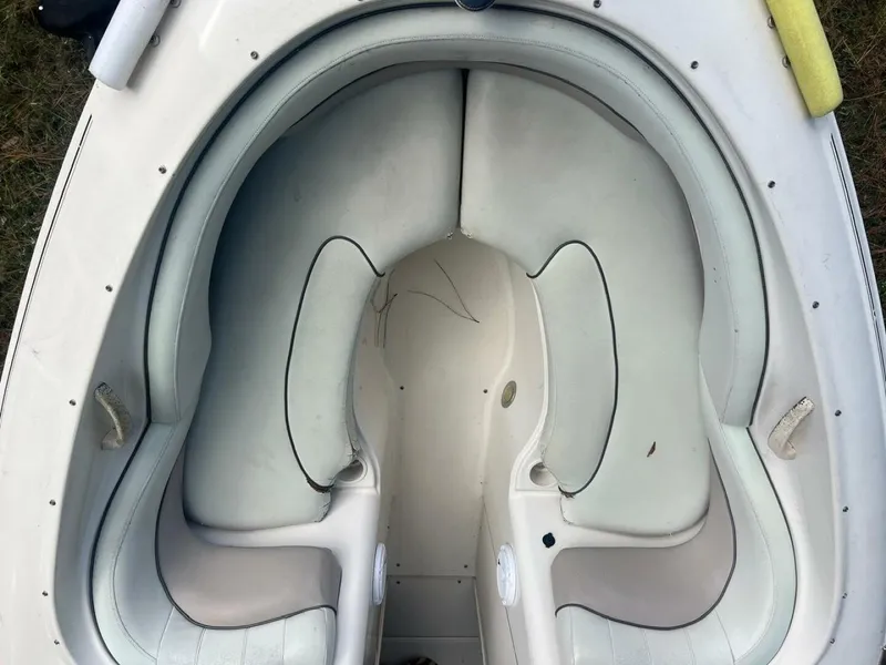Slide: The Image of Sea Ray 220 Bow Rider 2003 - 4