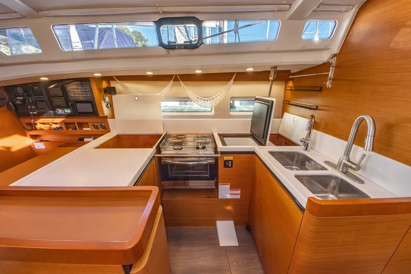 Slide: The Image of Jeanneau Sun Odyssey 440 2022 - 31