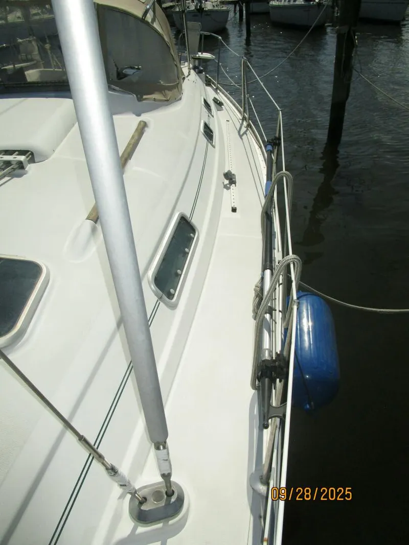 Slide: The Image of Beneteau Oceanis 381 1998 - 11