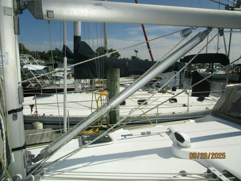Slide: The Image of Beneteau Oceanis 381 1998 - 17
