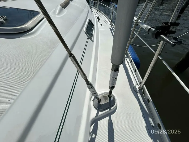 Slide: The Image of Beneteau Oceanis 381 1998 - 18