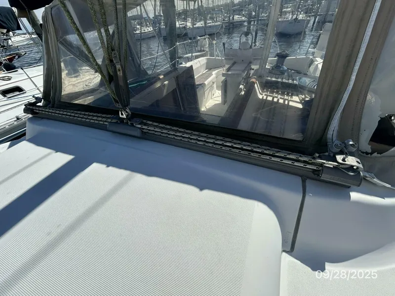 Slide: The Image of Beneteau Oceanis 381 1998 - 22