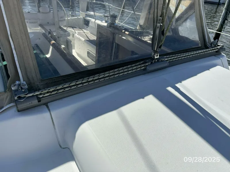 Slide: The Image of Beneteau Oceanis 381 1998 - 23