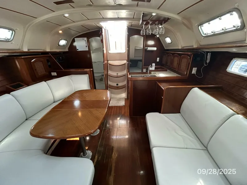 Slide: The Image of Beneteau Oceanis 381 1998 - 36