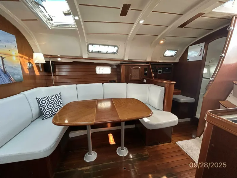 Slide: The Image of Beneteau Oceanis 381 1998 - 38