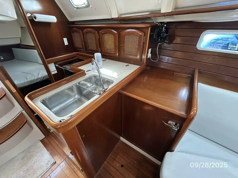 Slide: The Image of Beneteau Oceanis 381 1998 - 43