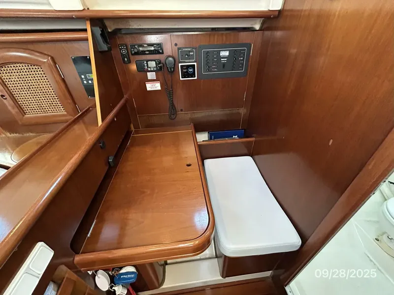 Slide: The Image of Beneteau Oceanis 381 1998 - 45