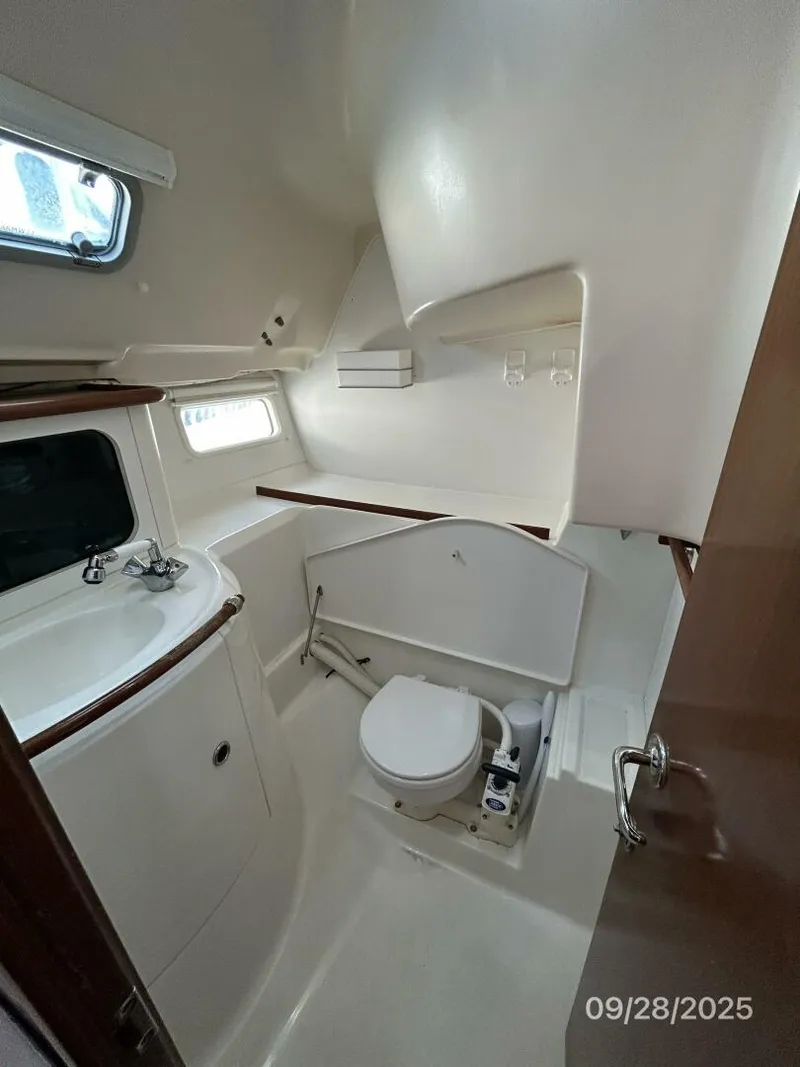 Slide: The Image of Beneteau Oceanis 381 1998 - 51
