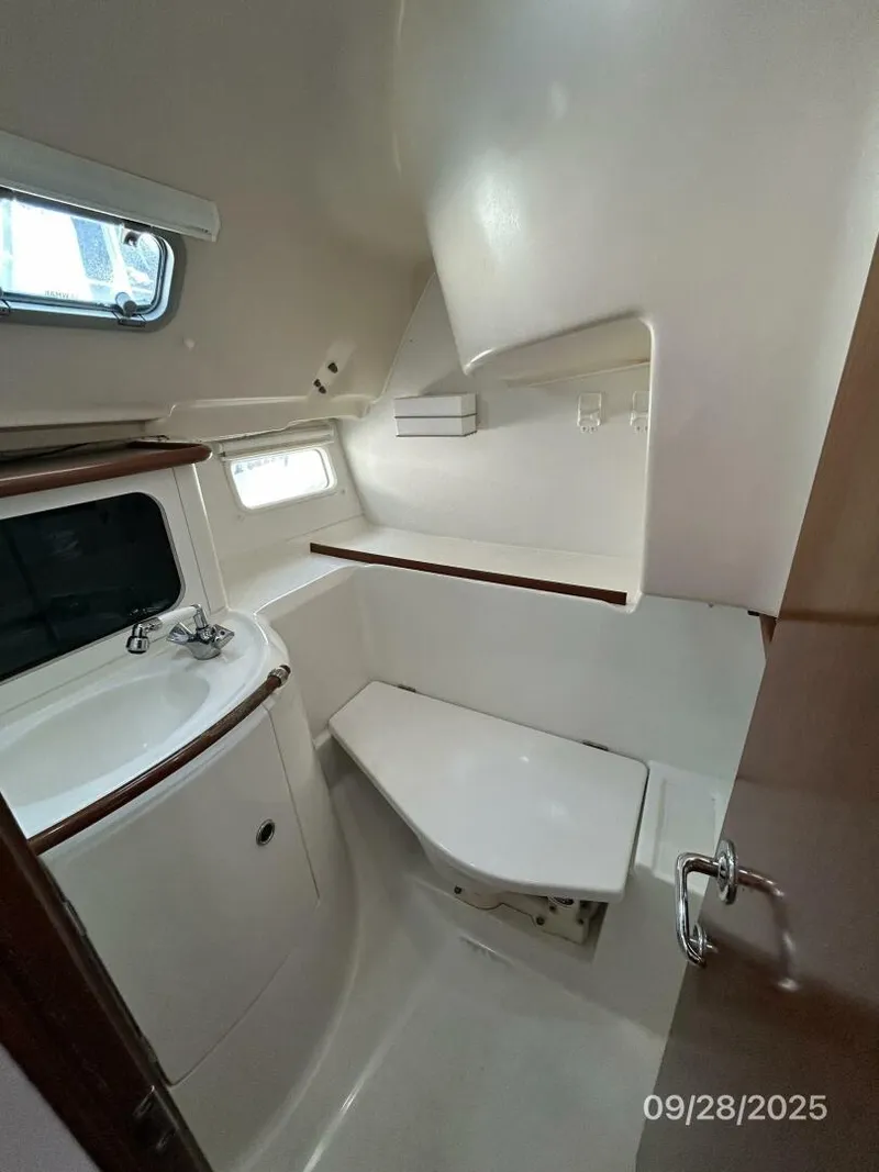 Slide: The Image of Beneteau Oceanis 381 1998 - 52