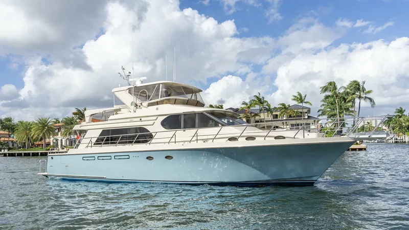 The Image of Ocean Alexander Raised Pilothouse Flybridge Sedan 2005 - 0