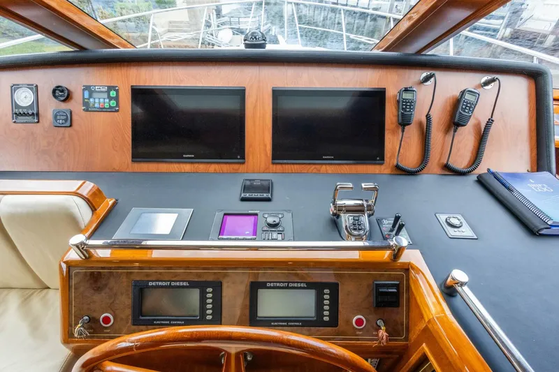 Slide: The Image of Ocean Alexander Raised Pilothouse Flybridge Sedan 2005 - 11