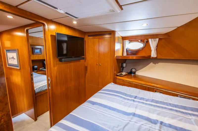 Slide: The Image of Ocean Alexander Raised Pilothouse Flybridge Sedan 2005 - 20