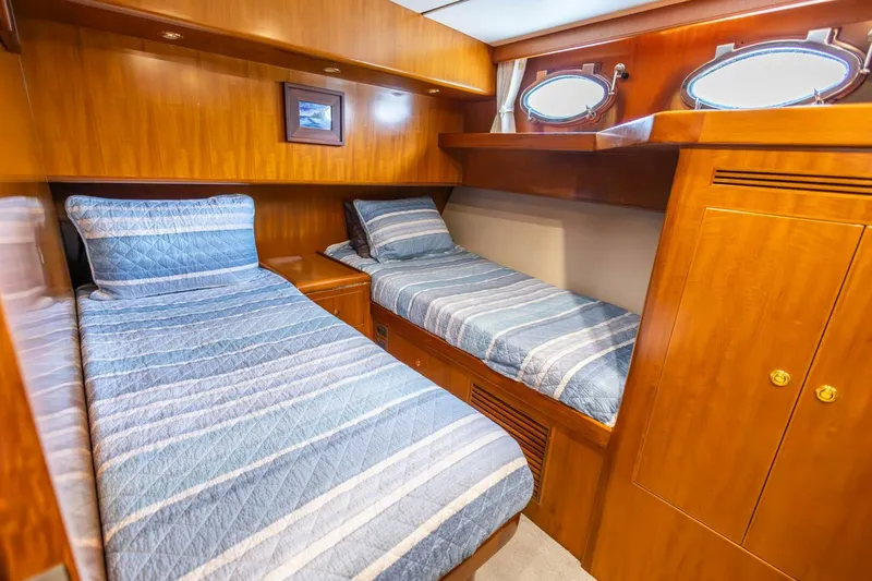 Slide: The Image of Ocean Alexander Raised Pilothouse Flybridge Sedan 2005 - 21