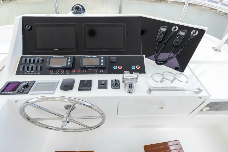 Slide: The Image of Ocean Alexander Raised Pilothouse Flybridge Sedan 2005 - 25
