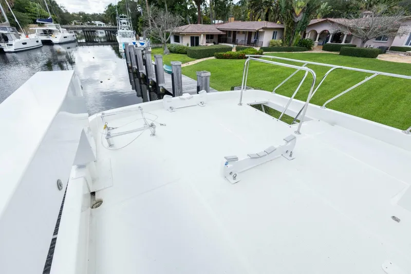 Slide: The Image of Ocean Alexander Raised Pilothouse Flybridge Sedan 2005 - 30