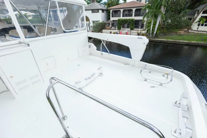 Slide: The Image of Ocean Alexander Raised Pilothouse Flybridge Sedan 2005 - 31
