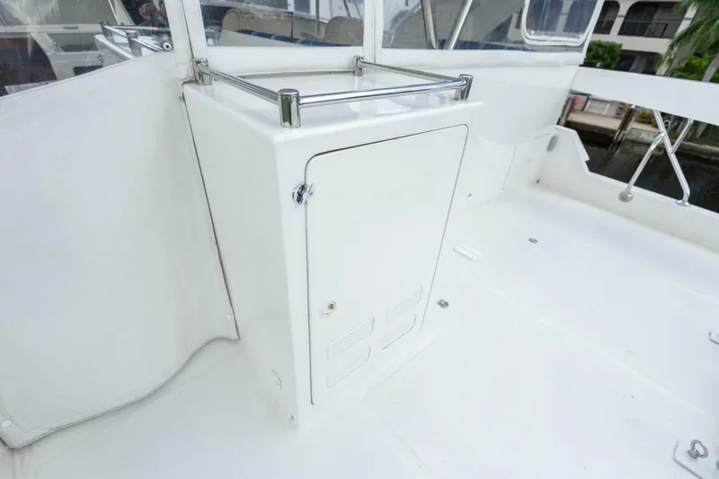 Slide: The Image of Ocean Alexander Raised Pilothouse Flybridge Sedan 2005 - 34