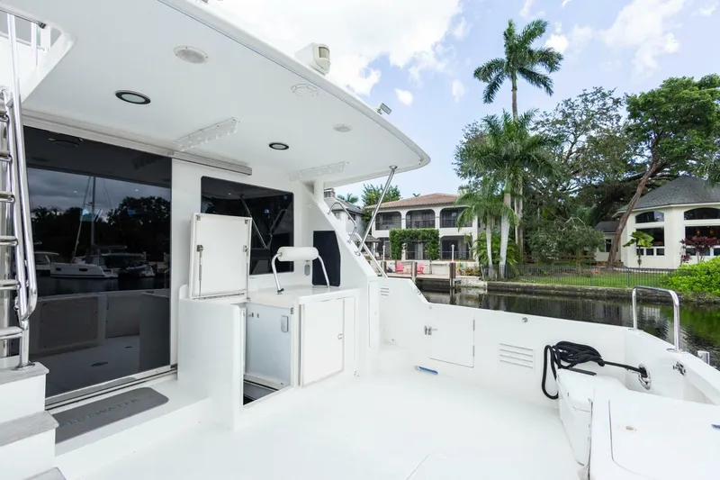 Slide: The Image of Ocean Alexander Raised Pilothouse Flybridge Sedan 2005 - 35