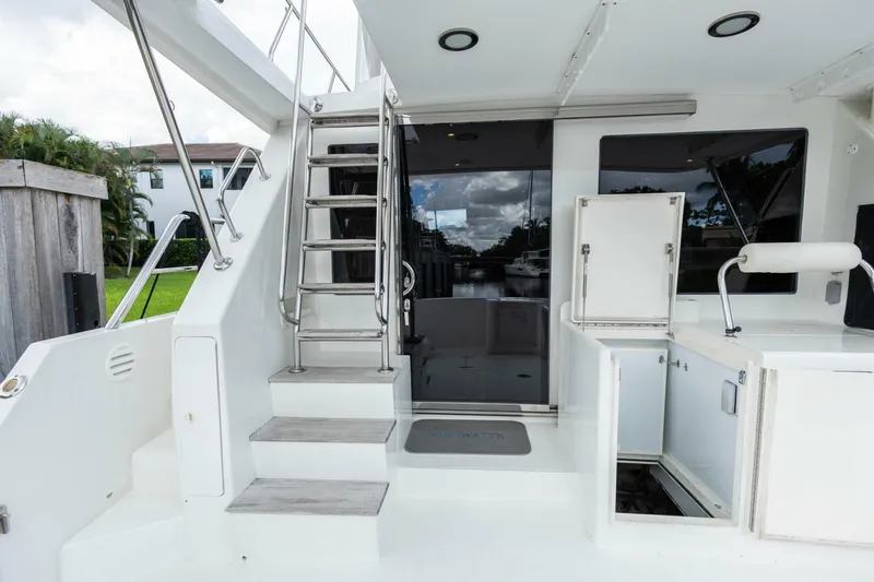 Slide: The Image of Ocean Alexander Raised Pilothouse Flybridge Sedan 2005 - 37