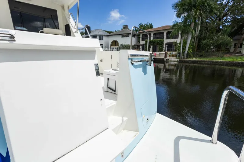 Slide: The Image of Ocean Alexander Raised Pilothouse Flybridge Sedan 2005 - 39