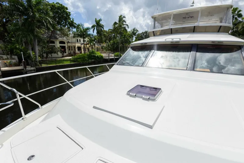 Slide: The Image of Ocean Alexander Raised Pilothouse Flybridge Sedan 2005 - 43