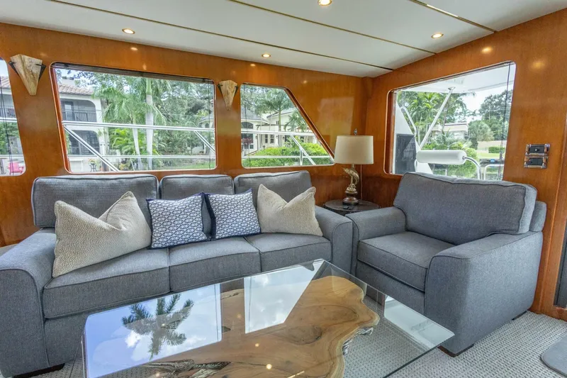Slide: The Image of Ocean Alexander Raised Pilothouse Flybridge Sedan 2005 - 5