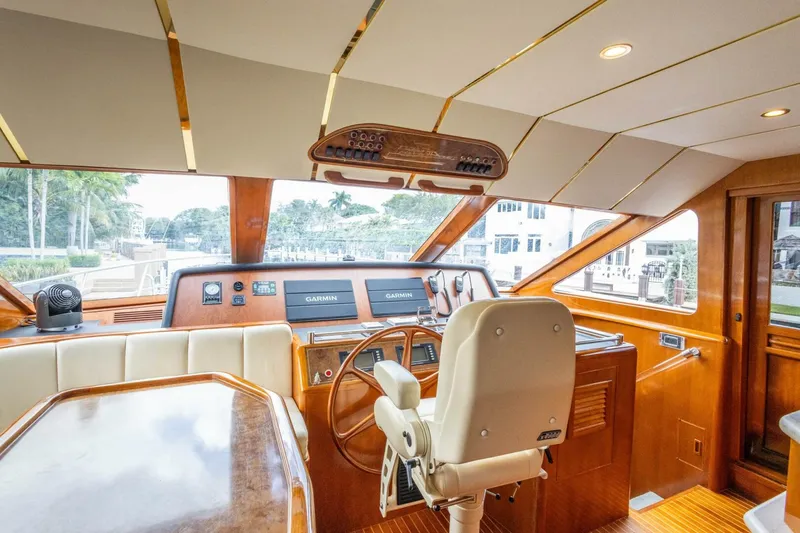 Slide: The Image of Ocean Alexander Raised Pilothouse Flybridge Sedan 2005 - 9