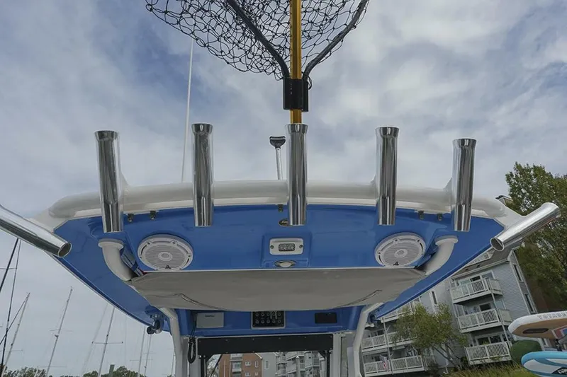 Slide: The Image of Everglades 295 Center Console 2015 - 10
