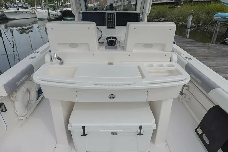Slide: The Image of Everglades 295 Center Console 2015 - 11