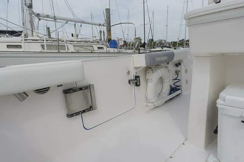 Slide: The Image of Everglades 295 Center Console 2015 - 12