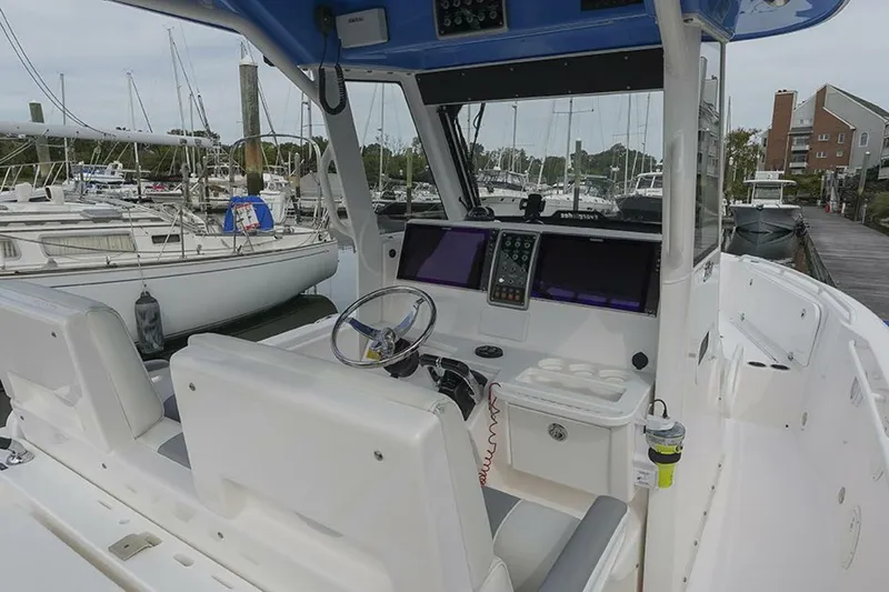 Slide: The Image of Everglades 295 Center Console 2015 - 13