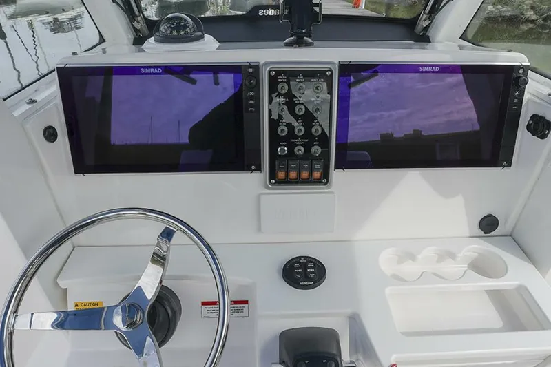 Slide: The Image of Everglades 295 Center Console 2015 - 14