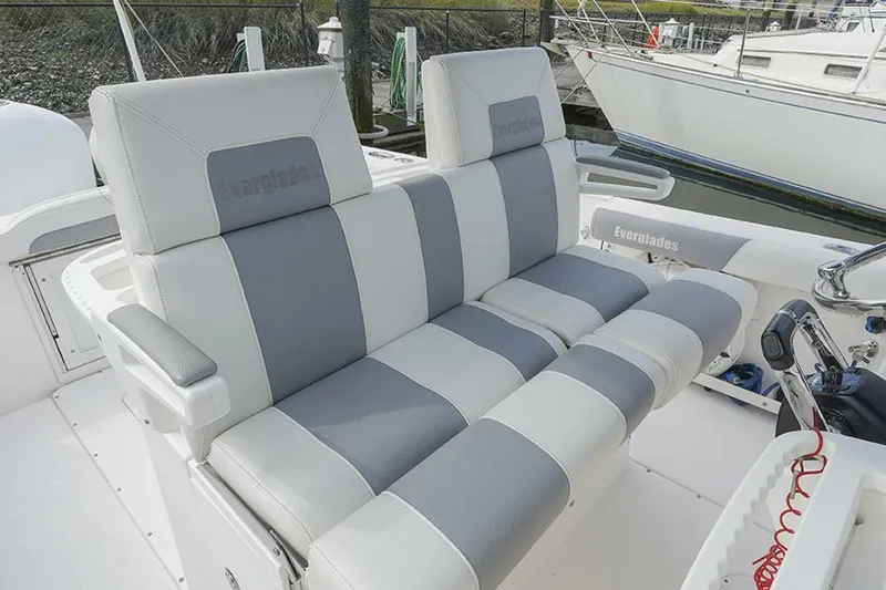 Slide: The Image of Everglades 295 Center Console 2015 - 18