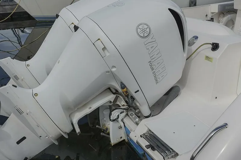 Slide: The Image of Everglades 295 Center Console 2015 - 5