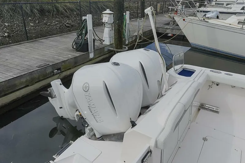 Slide: The Image of Everglades 295 Center Console 2015 - 6