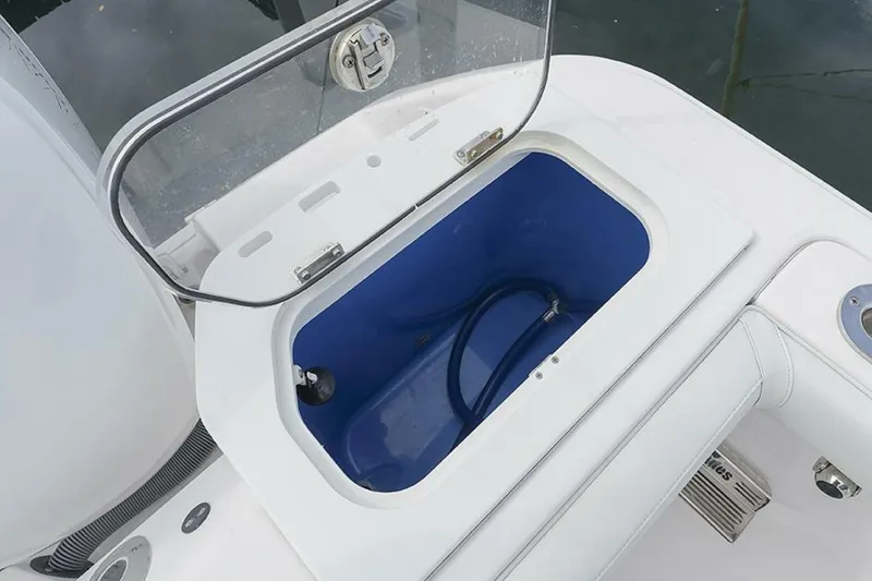 Slide: The Image of Everglades 295 Center Console 2015 - 8