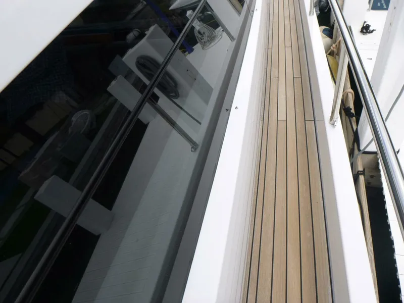 Slide: The Image of Pershing 62 2020 - 18