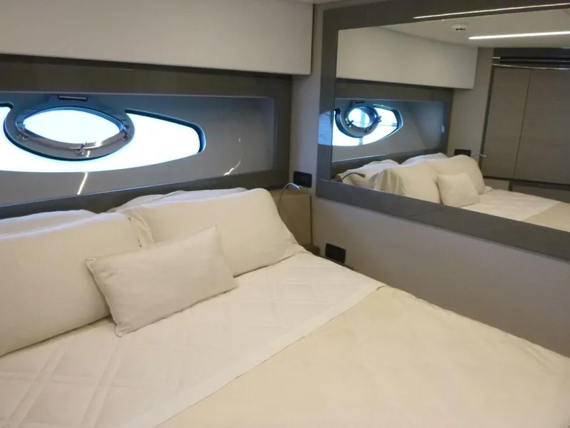 Slide: The Image of Pershing 62 2020 - 9