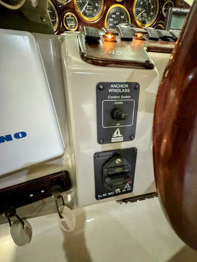 Slide: The Image of Rinker 342 Fiesta Vee 2002 - 9