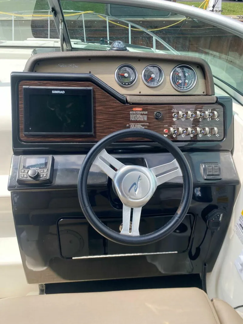 Slide: The Image of Sea Ray 260 Sundancer 2018 - 11