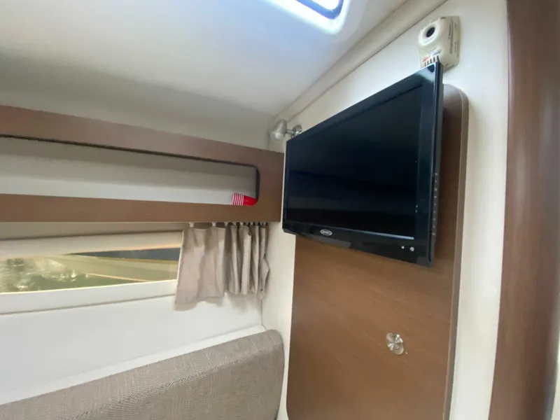 Slide: The Image of Sea Ray 260 Sundancer 2018 - 13
