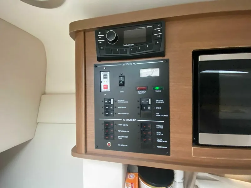Slide: The Image of Sea Ray 260 Sundancer 2018 - 14